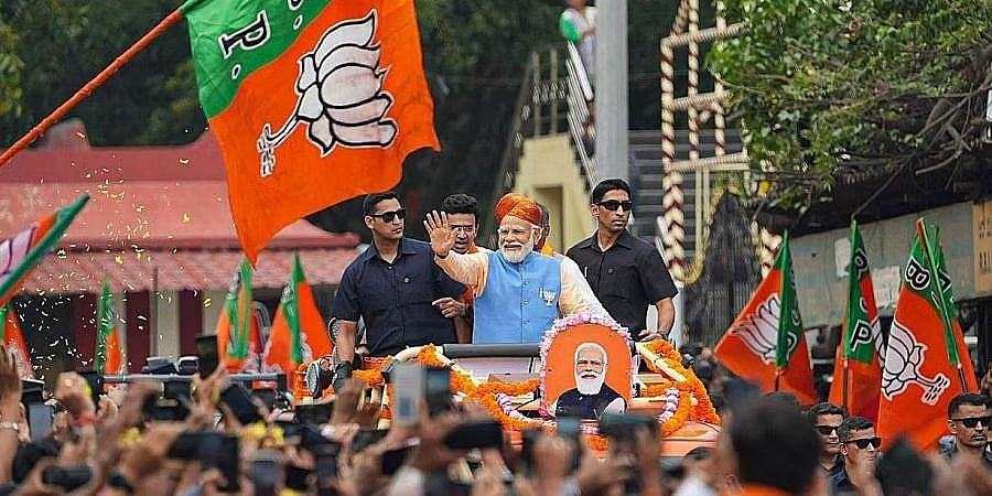 ಬೆಂಗಳೂರಿನಲ್ಲಿ ಮೋದಿ ರೋಡ್ ಶೋ: ಮರಗಳ ತೆರವುಗೊಳಿಸಿದ ಬಿಬಿಎಂಪಿ, ಆಕ್ರೋಶ