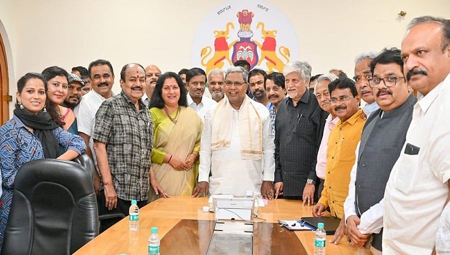 ವರುಣಾ ಕ್ಷೇತ್ರದಲ್ಲಿ ಫಿಲ್ಮ್ ಸಿಟಿ ನಿರ್ಮಾಣಕ್ಕೆ ಮನವಿ: ಚರ್ಚಿಸಿ ನಿರ್ಧಾರ ಎಂದು ಸಿಎಂ ಸಿದ್ದರಾಮಯ್ಯ ಆಶ್ವಾಸನೆ