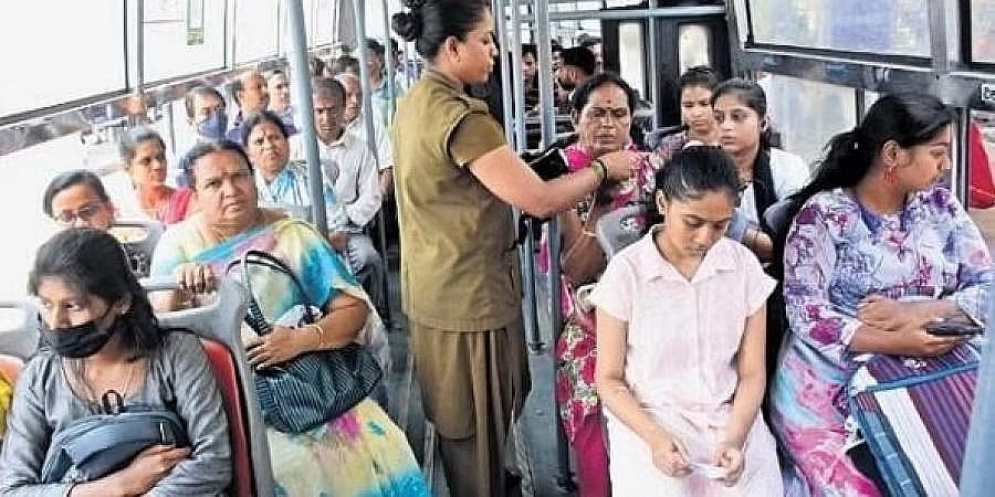 ಶಕ್ತಿ ಯೋಜನೆ: ಆರ್ಥಿಕವಾಗಿ ಸದೃಢರಾಗಿರುವ ಮಹಿಳೆಯರಿಂದ ಟಿಕೆಟ್ ಖರೀದಿ, ಇತರರಿಗೆ ಮಾದರಿ!