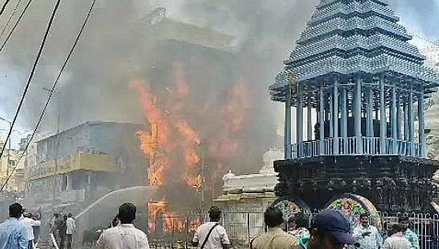 ತಿರುಪತಿಯ ಗೋವಿಂದರಾಜ ಸ್ವಾಮಿ ದೇವಸ್ಥಾನದ ಬಳಿ ಅಗ್ನಿ ಅವಘಡ: ಹೊತ್ತಿ ಉರಿದ ಅಂಗಡಿ