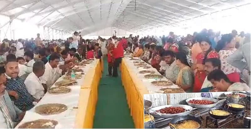ಊಟಕ್ಕೆ ಕುಳಿತಿರುವ ಅತಿಥಿಗಳು