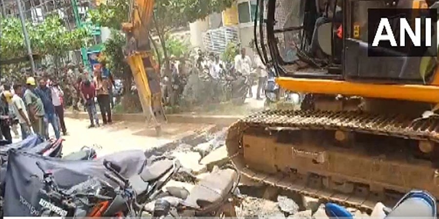 ಬೆಂಗಳೂರಿನ ಹಲವೆಡೆ ಸದ್ದು ಮಾಡಿದ ಬುಲ್ಡೋಜರ್: ಕೋರ್ಟ್ ನಿಂದ ಸ್ಟೇ ತಂದ ಸ್ಥಳೀಯರು, ಕಾರ್ಯಾಚರಣೆ ಸ್ಥಗಿತ