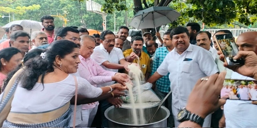 ಅಕ್ಕಿ ಜಟಾಪಟಿ: ಕೇಂದ್ರದ ವಿರುದ್ಧ ರಾಜ್ಯಾದ್ಯಂತ ಕಾಂಗ್ರೆಸ್ ಪ್ರತಿಭಟನೆ