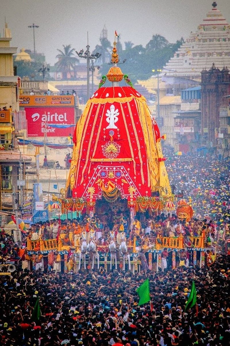 ದೆಹಲಿಯ ಹೌಜ್ ಖಾಸ್ನಲ್ಲಿರುವ ಜಗನ್ನಾಥ ಮಂದಿರದಲ್ಲಿ ರಾಷ್ಟ್ರಪತಿ ದ್ರೌಪದಿ ಮುರ್ಮು ಪ್ರಾರ್ಥನೆ ಸಲ್ಲಿಸಿದರು. ಪ್ರಧಾನಿ ನರೇಂದ್ರ ಮೋದಿ ಅವರು ಇಂದು ಅಮೆರಿಕ ಪ್ರವಾಸ ಕೈಗೊಂಡಿದ್ದು ಟ್ವಿಟರ್ನಲ್ಲಿ ಪ್ರಾರ್ಥನೆ ಮತ್ತು ಶುಭಾಶಯಗಳನ್ನು ತಿಳಿಸಿದ್ದಾರೆ. ಎಲ್ಲರಿಗೂ ಜಗನ್ನಾಥ ರಥ ಯಾತ್ರೆಯ ಶುಭಾಶಯಗಳು. ನಾವು ಈ ಪವ