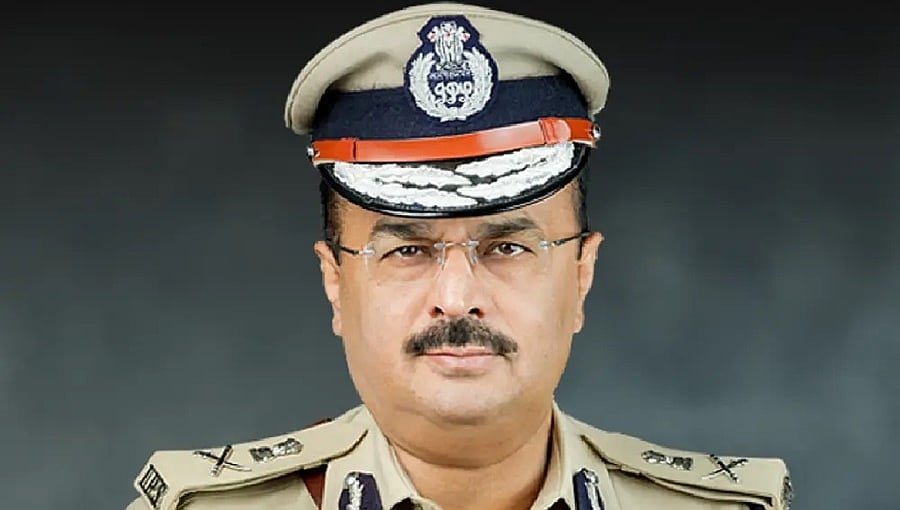 ಪ್ರತೀ ದಿನ ಠಾಣೆಗಳಿಗೆ ಭೇಟಿ ನೀಡಿ ಜನರ ಸಮಸ್ಯೆ ಆಲಿಸಿ: ಹಿರಿಯ ಅಧಿಕಾರಿಗಳಿಗೆ ಡಿಜಿ ಅಲೋಕ್ ಮೋಹನ್ ಸೂಚನೆ
