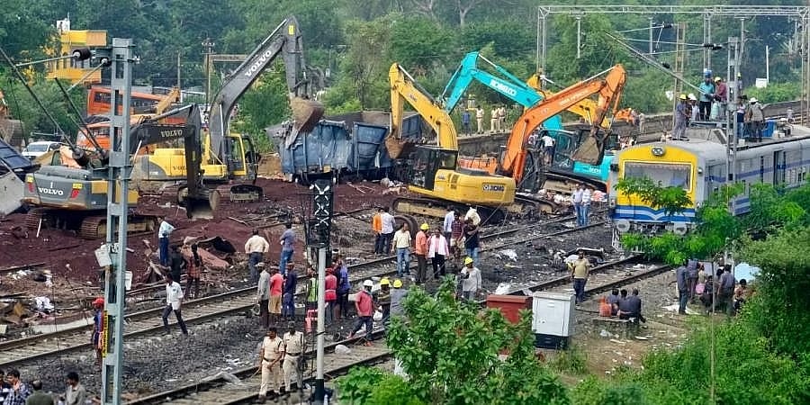 ಒಡಿಶಾ ರೈಲು ದುರಂತ: ಬೆಂಗಳೂರು ರೈಲ್ವೆ ವಿಭಾಗದಿಂದ ಸುರಕ್ಷತೆಗೆ ಆದ್ಯತೆ, ಅಧಿಕಾರಿಗಳಿಂದ ಹೆಚ್ಚುವರಿ ಗಂಟೆಗಳ ಕರ್ತವ್ಯ!