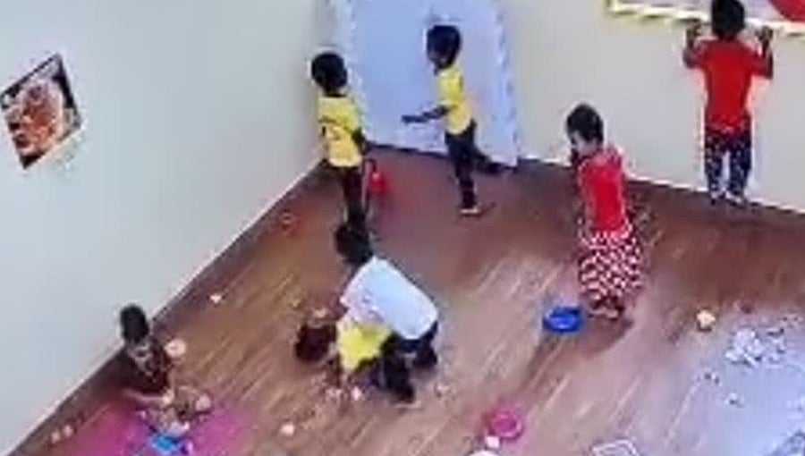 ಡೇ ಕೇರ್'ನಲ್ಲಿ ಮಗು ಮೇಲೆ ಮತ್ತೊಂದು ಮಗು ಹಲ್ಲೆ: ವೀಡಿಯೋ ವೈರಲ್, ಸಿಬ್ಬಂದಿಗಳ ವಿರುದ್ಧ ನೆಟ್ಟಿಗರ ಆಕ್ರೋಶ