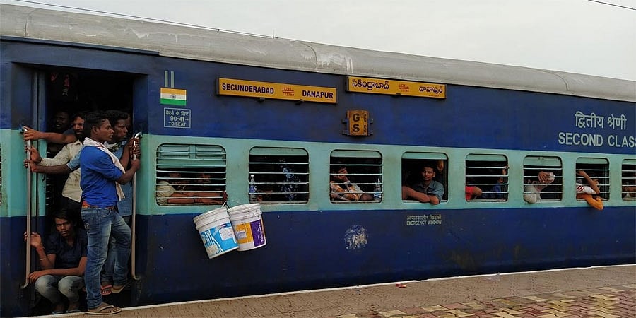 ರೈಲ್ವೆ ಸಿಬ್ಬಂದಿ ಎಡವಟ್ಟು; ಪ್ರಯಾಣಿಕರನ್ನು ಬಿಟ್ಟು ಹೋದ ಸಿಕಂದರಾಬಾದ್ ಎಕ್ಸ್ಪ್ರೆಸ್!