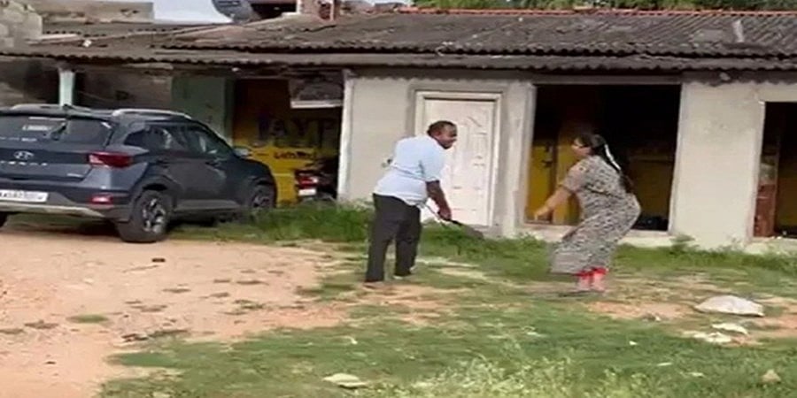 ಕುಟುಂಬ ಕಲಹ: ಹಾಸನದ ಹೊಳೆನರಸೀಪುರದಲ್ಲಿ ಪತ್ನಿಯನ್ನು ಅಟ್ಟಾಡಿಸಿ ಮಚ್ಚಿನಿಂದ ಹಲ್ಲೆ ನಡೆಸಿದ ಪತಿ