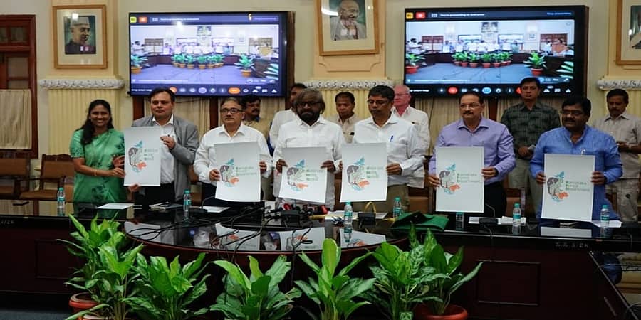 ಕರ್ನಾಟಕ ಅರಣ್ಯ ಇಲಾಖೆಯ ಲಾಂಛನ ಬಿಡುಗಡೆಗೊಳಿಸಿದ ಸಚಿವ ಈಶ್ವರ್ ಖಂಡ್ರೆ