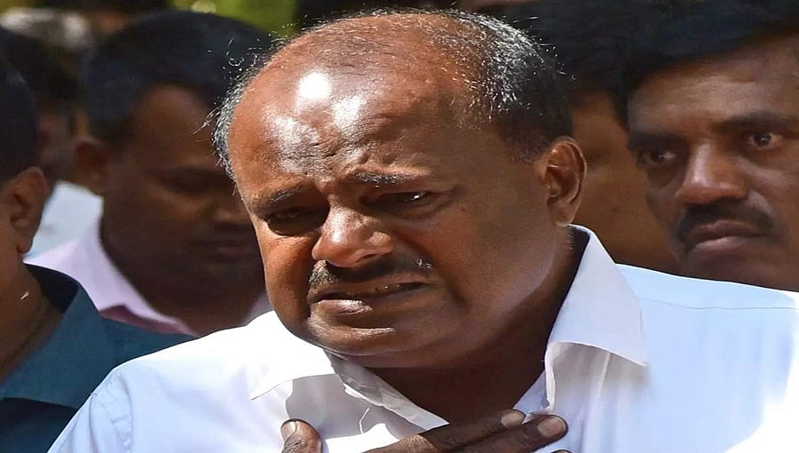 ಬರಗೆಟ್ಟ ಹೊತ್ತಿನಲ್ಲಿ ಅಂಬರದ ಮೇಲೆ ಕೂತು ಸ್ವಯಂವರ ಮಾಡಿಕೊಳ್ಳುತ್ತಿರುವ ಮತಿಗೆಟ್ಟ ವರನಂತೆ ವರ್ತಿಸುತ್ತಿದೆ ಕಾಂಗ್ರೆಸ್!
