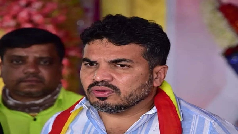 ಮಹಿಳೆಯ ಕಷ್ಟಕ್ಕೆ ಸ್ಪಂದಿಸಿದ ಕುಣಿಗಲ್ ಶಾಸಕ: ಸ್ವತಃ ಶಸ್ತ್ರ ಚಿಕಿತ್ಸೆ ನಡೆಸಿದ ಡಾ. ರಂಗನಾಥ್!