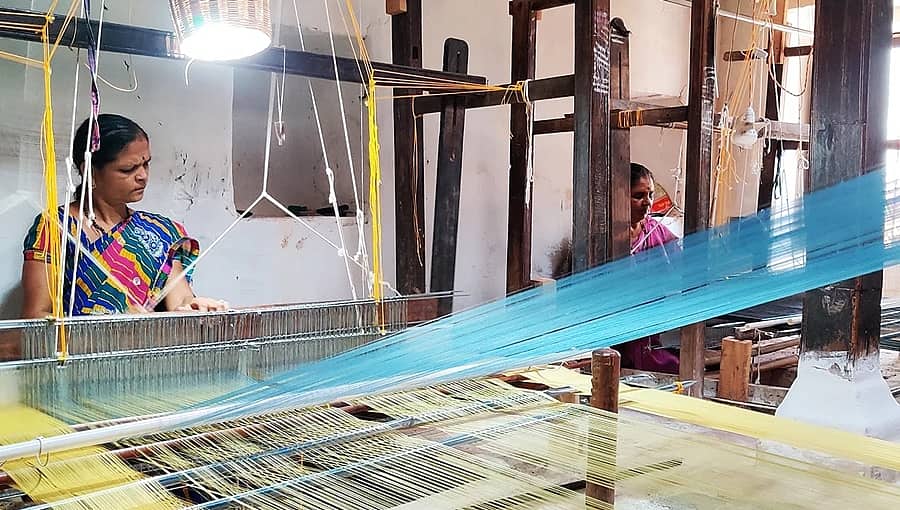 ಮಹಾತ್ಮ ಗಾಂಧಿ ವಸ್ತ್ರೋದ್ಯಮ ಸ್ಥಾಪಿಸಿ, ಕೆಎಚ್‌ಡಿಸಿ ಪುನರುಜ್ಜೀವನಗೊಳಿಸಿ: ಸಿಎಂ ಸಿದ್ದರಾಮಯ್ಯಗೆ ನೇಕಾರರ ಆಗ್ರಹ