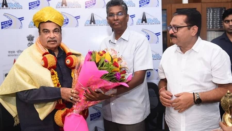 ಕೇಂದ್ರ ಸಚಿವ ನಿತಿನ್ ಗಡ್ಕರಿ ಭೇಟಿಯಾದ ಸಚಿವ ಸತೀಶ್ ಜಾರಕಿಹೊಳಿ: ರಾಜ್ಯದಲ್ಲಿ ನೆನೆಗುದಿಗೆ ಬಿದ್ದಿರುವ ಕಾಮಗಾರಿಗಳ ಕುರಿತು ಚರ್ಚೆ
