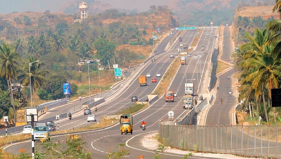 ಬೆಂಗಳೂರು-ಮೈಸೂರು ಎಕ್ಸ್ ಪ್ರೆಸ್ ವೇನಲ್ಲಿ ಮತ್ತೊಂದು ಅಪಘಾತ: ಇಬ್ಬರು ಸವಾರರ ದುರ್ಮರಣ