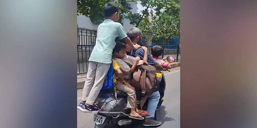 ಮುಂಬೈ: ಸ್ಕೂಟರ್ ನಲ್ಲಿ 7 ಮಕ್ಕಳನ್ನು ಶಾಲೆಗೆ ಕರೆದೊಯ್ಯುತ್ತಿದ್ದ ವ್ಯಕ್ತಿ ವಿರುದ್ಧ ಹತ್ಯೆ ಯತ್ನ ಕೇಸ್ ದಾಖಲು!