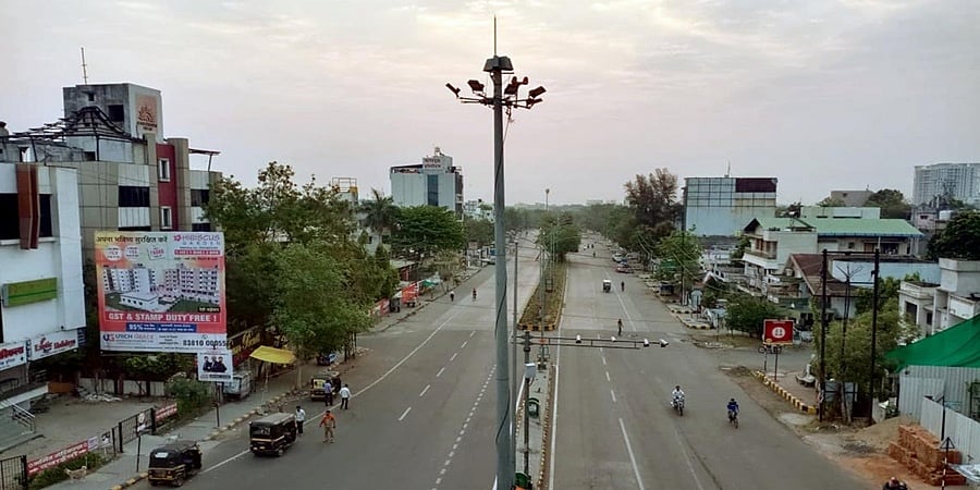 ಲಖನೌ: ಕಾರಿನ ಮೇಲೆ ಜಾಹೀರಾತು ಫಲಕ ಬಿದ್ದು ಮಹಿಳೆ, ಆಕೆಯ ಪುತ್ರಿ ದುರ್ಮರಣ