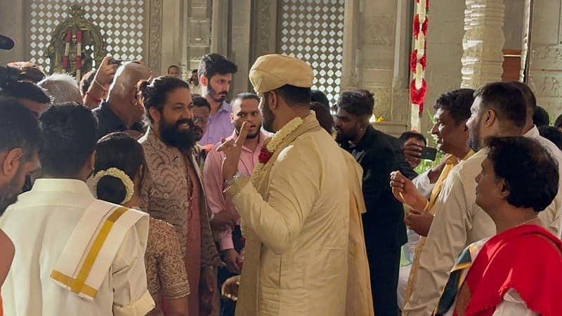 ವಿವಾಹ ಕಾರ್ಯಕ್ರಮಕ್ಕೆ ಬಂದ ಯಶ್ ದಂಪತಿ ವಿಶ್ ಮಾಡಿದ್ದು ಹೀಗೆ