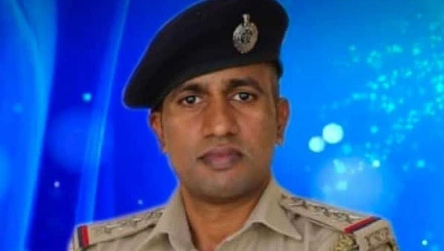 ಬೆಂಗಳೂರು: ಕುಟುಂಬಕ್ಕಿಂತಲೂ ಹೆಚ್ಚು ವೃತ್ತಿಯನ್ನೇ ಪ್ರೀತಿಸುತ್ತಿದ್ದ ಪೀಪಲ್ಸ್‌ ಮ್ಯಾನ್‌ ಖ್ಯಾತಿಯ ಇನ್ಸ್‌ಪೆಕ್ಟರ್‌ ಮಂಜುನಾಥ್‌ ಇನ್ನಿಲ್ಲ!