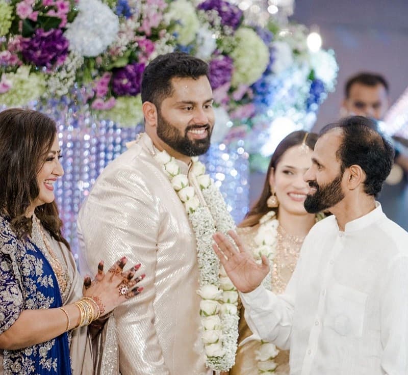 ನಟ ರಾಘವೇಂದ್ರ ರಾಜ್ ಕುಮಾರ್ ವಧು ವರರನ್ನು ಹರಸಿದರು