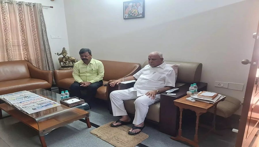 ಶಿಸ್ತು ಸಮಿತಿ ನೊಟೀಸ್ ಬೆನ್ನಲ್ಲೇ ಯಡಿಯೂರಪ್ಪ ಭೇಟಿಯಾದ ರೇಣುಕಾಚಾರ್ಯ; ಸುದೀರ್ಘ ಮಾತುಕತೆ