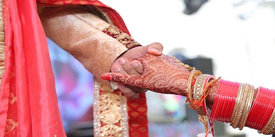 ಹಿಮಾಚಲ ಪ್ರದೇಶ: ವರುಣನ ಆರ್ಭಟದ ನಡುವೆ ಆನ್‌ಲೈನ್‌ನಲ್ಲಿ ವಿವಾಹವಾದ ದಂಪತಿ!