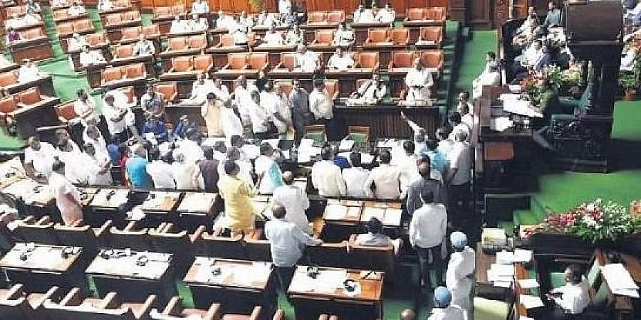 ವಿಧಾನಸಭೆಯಲ್ಲಿ ವರ್ಗಾವಣೆ ಕಿಚ್ಚು: ಕಾಂಗ್ರೆಸ್-ಬಿಜೆಪಿ ನಡುವೆ 'ವ್ಯಾಪಾರ' ವಾಗ್ಯುದ್ಧ!