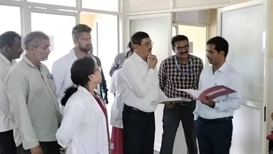 ಸರ್ಕಾರಿ ಆಸ್ಪತ್ರೆಗೆ ಡಿಸಿ ದಿಢೀರ್ ಭೇಟಿ: ಒಳ ರೋಗಿಗಳಿಗೆ ಕೊಡುವ ಮುದ್ದೆ ಸಾಂಬಾರಿಗೆ 92 ರೂಪಾಯಿ, ಬಿಲ್ ನೋಡಿ ಅಧಿಕಾರಿ ಶಾಕ್!