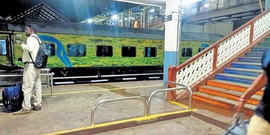 ಪ್ರಧಾನಿ ಕಚೇರಿಗೆ ವ್ಯಕ್ತಿ ಪತ್ರ; ಕೆಎಸ್‌ಆರ್ ಸ್ಟೇಷನ್ ಪ್ಲಾಟ್‌ಫಾರ್ಮ್‌ನಲ್ಲಿ ರೈಲ್ವೇ ರ‍್ಯಾಂಪ್ ನಿರ್ಮಾಣ!
