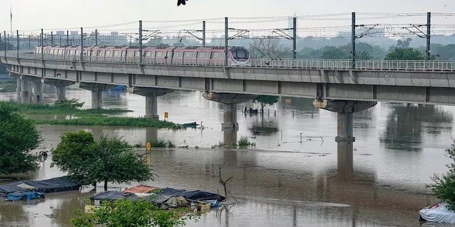 ರಣಚಂಡಿ ಮಳೆಗೆ ದೆಹಲಿ ತತ್ತರ: ಮೂರು ನೀರು ಸಂಸ್ಕರಣಾ ಘಟಕ ಬಂದ್, ಕುಡಿಯುವ ನೀರಿಗೆ ತಾತ್ವಾರ!