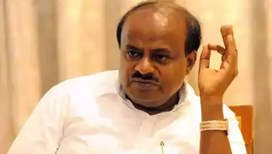 ವರ್ಗಾವಣೆ ಕಮಿಷನ್ ದರಪಟ್ಟಿ: ಸದನದಲ್ಲಿ ಸ್ಪೀಕರ್ ಗೆ ದಾಖಲೆ ಸಲ್ಲಿಸಿದ ಎಚ್.ಡಿ ಕುಮಾರಸ್ವಾಮಿ