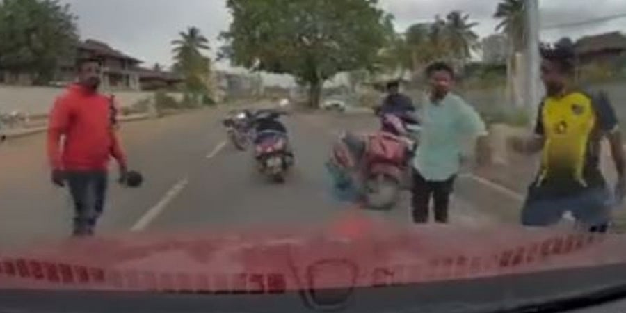 ಬೆಂಗಳೂರು: ಹಾರ್ನ್ ಮಾಡಿದ್ದಕ್ಕೆ ಕಾರು ಚಾಲಕನ ಮೇಲೆ ಹಲ್ಲೆ; ಮೂವರು ಬೈಕ್ ಸವಾರರ ಬಂಧನ