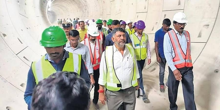 ಬೆಂಗಳೂರು: ಲಕ್ಕಸಂದ್ರ-ಎಂಜಿ ರಸ್ತೆಯ ಮೆಟ್ರೋ ಸುರಂಗ ಮಾರ್ಗಗಳ ಪರಿಶೀಲನೆ ನಡೆಸಿದ ಡಿಸಿಎಂ ಡಿಕೆ ಶಿವಕುಮಾರ್