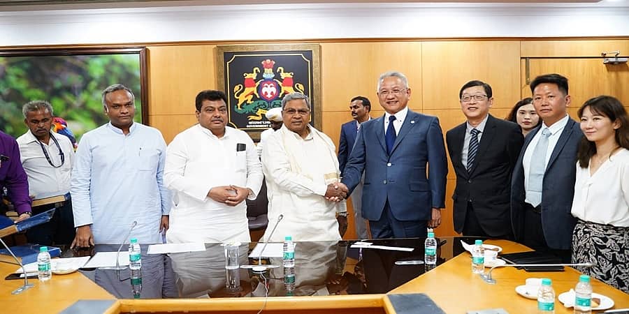 ಫಾಕ್ಸ್ ಕಾನ್ ಕಂಪನಿ ಸಿಇಒ ಜೊತೆ ಸಿಎಂ ಸಿದ್ದರಾಮಯ್ಯ ಮಾತುಕತೆ; ತುಮಕೂರಿನಲ್ಲಿ ಪೂರಕ ಘಟಕ ಸ್ಥಾಪನೆಗೆ ಪ್ರಸ್ತಾವ