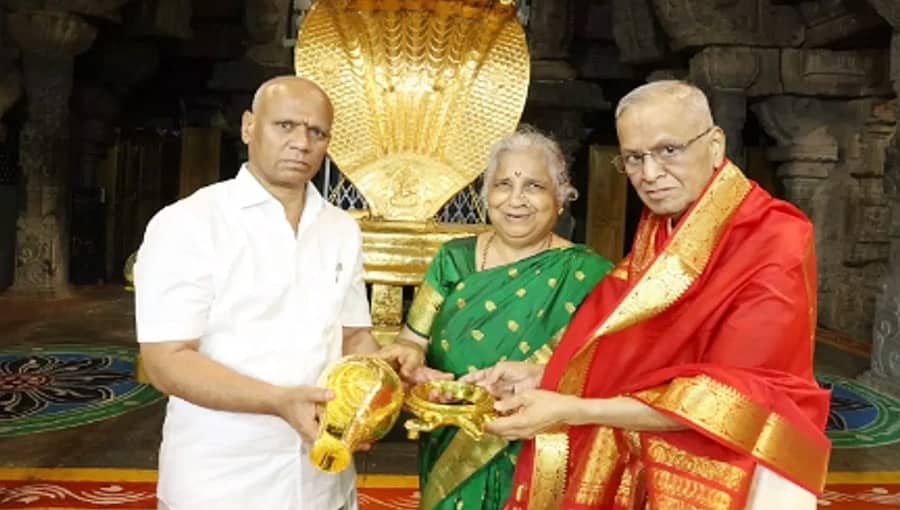 ತಿರುಪತಿ ತಿಮ್ಮಪ್ಪನಿಗೆ ಬಂಗಾರದ ಶಂಖ, ಆಮೆ ವಿಗ್ರಹ ನೀಡಿದ ಇನ್ಫೋಸಿಸ್ ನಾರಾಯಣಮೂರ್ತಿ ದಂಪತಿ