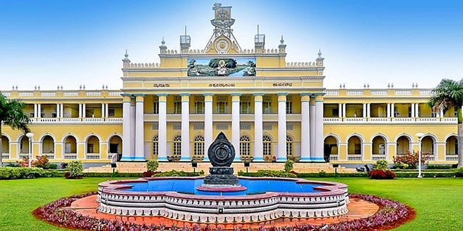 ವಿದ್ಯಾರ್ಥಿಗಳ ಪ್ರತಿಭಟನೆಗೆ ಮಣಿದ ವಿ.ವಿ ಪರೀಕ್ಷಾ ಪ್ರಾಧಿಕಾರ: ಮೈಸೂರು ವಿ.ವಿ ಪದವಿ ಪರೀಕ್ಷೆಗಳು ಮುಂದೂಡಿಕೆ