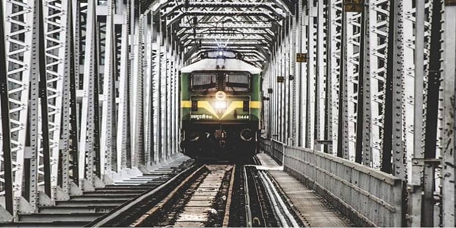 1465 ಮಾರ್ಗಗಳಲ್ಲಿ 121 ಲೋಕೋಮೋಟಿವ್ ಎಂಜಿನ್ ಗಳಿಗೆ 'ಕವಚ್' ಅಳವಡಿಕೆ: ಕೇಂದ್ರ ಸರ್ಕಾರ