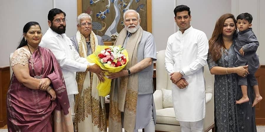 ಕುಟುಂಬ ಸಮೇತ ಪ್ರಧಾನಿ ಮೋದಿ ಭೇಟಿ ಮಾಡಿದ ಮಹಾರಾಷ್ಟ್ರ ಸಿಎಂ ಏಕನಾಥ್ ಶಿಂಧೆ
