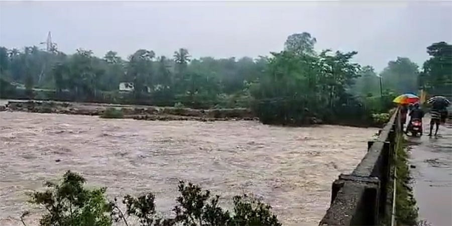 ಕರಾವಳಿ ಕರ್ನಾಟಕದಲ್ಲಿ ಮಳೆಯ ಆರ್ಭಟ: ನದಿಗಳ ಹರಿವಿನ ಮಟ್ಟ ಏರಿಕೆ
