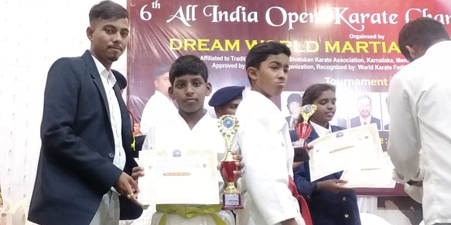 ಅಖಿಲ ಭಾರತ ಕರಾಟೆ ಚಾಂಪಿಯನ್ ಶಿಪ್: ಪ್ರಥಮ ಸ್ಥಾನ ಪಡೆದ ಅಭಿನವ್ ಬಳ್ಳಾರಿ
