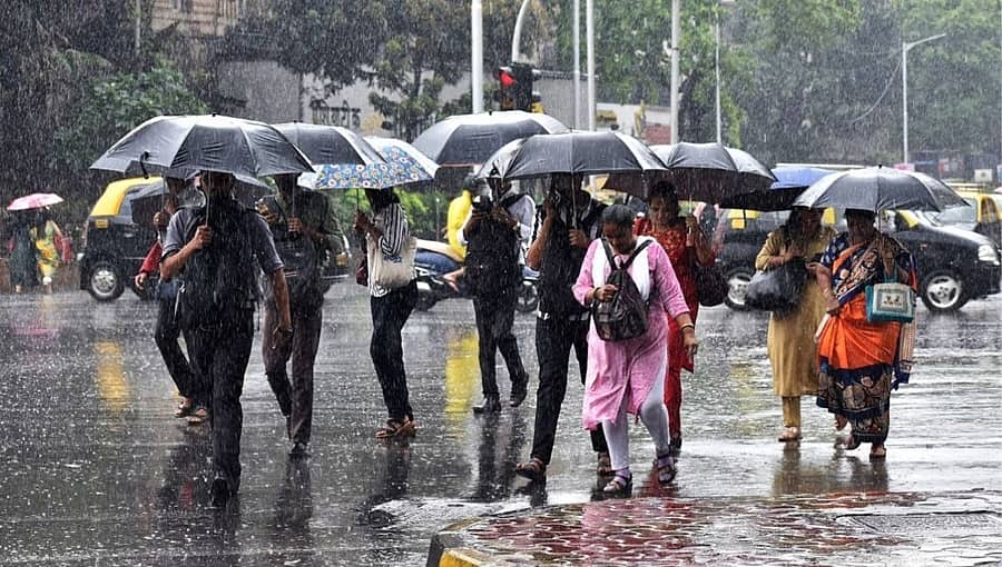 ರಾಜ್ಯದಲ್ಲಿ ಮಳೆಯ ಆರ್ಭಟ: ಉಡುಪಿ, ದಕ್ಷಿಣ ಕನ್ನಡ ಸೇರಿ ಆರು ಜಿಲ್ಲೆಗಳಲ್ಲಿ ಶಾಲಾ-ಕಾಲೇಜುಗಳಿಗೆ ರಜೆ ಘೋಷಣೆ