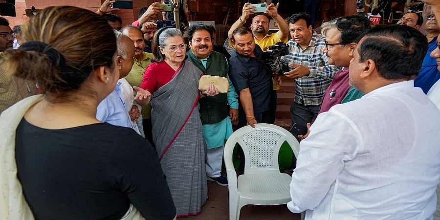 ನಿಮಗೆ ನಮ್ಮ ಬೆಂಬಲವಿದೆ: ರಾಜ್ಯಸಭೆಯಿಂದ ಅಮಾನತುಗೊಂಡಿರುವ ಎಎಪಿಯ ಸಂಜಯ್ ಸಿಂಗ್ಗೆ ಸೋನಿಯಾ ಗಾಂಧಿ
