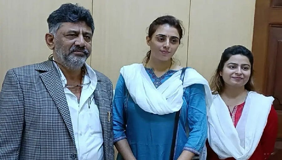 ಡಿ.ಕೆ ಶಿವಕುಮಾರ್ ಭೇಟಿಯಾದ ಯೋಗೇಶ್ವರ್ ಪುತ್ರಿ ನಿಶಾ: ಏನಿದು 'ಸೈನಿಕ'ನ ಹೊಸ ಗೇಮ್ ಪ್ಲಾನ್!