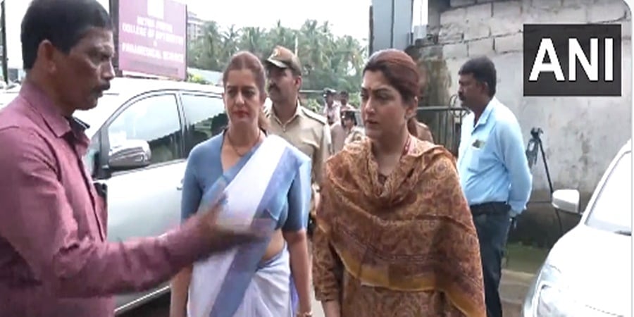 ಉಡುಪಿ ಕಾಲೇಜು ವಿದ್ಯಾರ್ಥಿನಿಯ ವಿಡಿಯೊ ಪ್ರಕರಣ: ರಾಜಕೀಯಗೊಳಿಸಬೇಡಿ, ಎಲ್ಲಾ ಆಯಾಮಗಳಲ್ಲಿ ತನಿಖೆ- ಖುಷ್ಬೂ ಸುಂದರ್