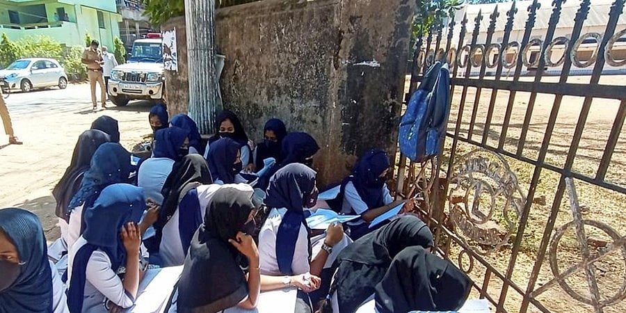ಬುರ್ಖಾ ಧರಿಸಿ ಬಾ... ಇಲ್ಲದಿದ್ದರೆ ಬಸ್ಸಿಗೆ ಹತ್ತಲು ಬಿಡೋದಿಲ್ಲ: ಕಲಬುರಗಿಯಲ್ಲಿ ಮುಸ್ಲಿಂ ವಿದ್ಯಾರ್ಥಿನಿಯರ ಮೇಲೆ ಬಸ್ ಚಾಲಕ ಆವಾಜ್!