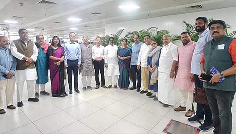 ಯಾವ ರೀತಿಯ ಪರಿಹಾರ ಕಂಡುಕೊಳ್ಳಬಹುದು ಎಂಬುದನ್ನು ನೋಡಬೇಕು; ಮಣಿಪುರದತ್ತ 20 ವಿಪಕ್ಷ ಸಂಸದರ ನಿಯೋಗ