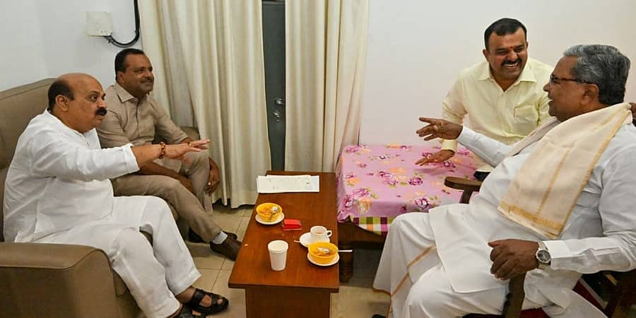 ಆಡಳಿತ-ವಿಪಕ್ಷಗಳ ಗದ್ದಲ: ಬೆಳಗ್ಗೆ ಸಿಎಂ, ಸ್ಪೀಕರ್ ಭೇಟಿ ಮಾಡಿದ ಬೊಮ್ಮಾಯಿ-ಸುನಿಲ್ ಕುಮಾರ್, ಪರಿಷತ್ ಕಲಾಪ ಮುಂದೂಡಿಕೆ