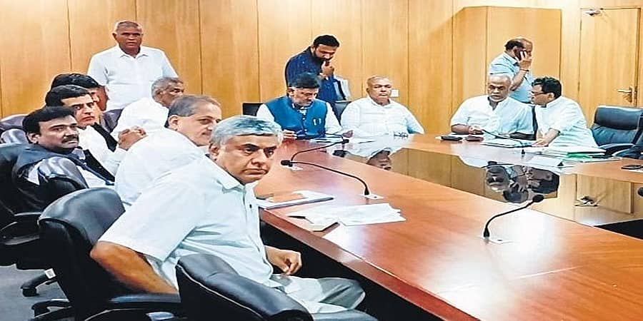 ಬೆಂಗಳೂರು ನಗರ ಸಂಚಾರ ದಟ್ಟಣೆ ತಗ್ಗಿಸಲು ಕ್ರಮ: ನಗರದ ಶಾಸಕರು, ಅಧಿಕಾರಿಗಳ ಸಲಹೆ ಕೇಳಿದ ಡಿಸಿಎಂ ಶಿವಕುಮಾರ್