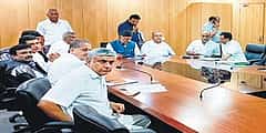 ಬೆಂಗಳೂರು ನಗರ ಸಂಚಾರ ದಟ್ಟಣೆ ತಗ್ಗಿಸಲು ಕ್ರಮ: ನಗರದ ಶಾಸಕರು, ಅಧಿಕಾರಿಗಳ ಸಲಹೆ ಕೇಳಿದ ಡಿಸಿಎಂ ಶಿವಕುಮಾರ್
