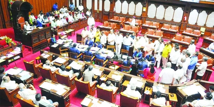 ಮೇಲ್ಮನೆಯಲ್ಲಿ ಗ್ಯಾರಂಟಿ ಗಲಾಟೆ; ಕಲಾಪಕ್ಕೆ ಅಡ್ಡಿ, ಬಿಜೆಪಿ ಧರಣಿ, ಹೊರಟ್ಟಿ ಸಂಧಾನ